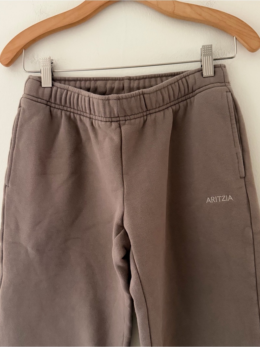 Aritzia Sweatpants Cozy Sweatfleece Mega Straight Sweatpant Taupe Brown Size XS - Picture 10 of 10